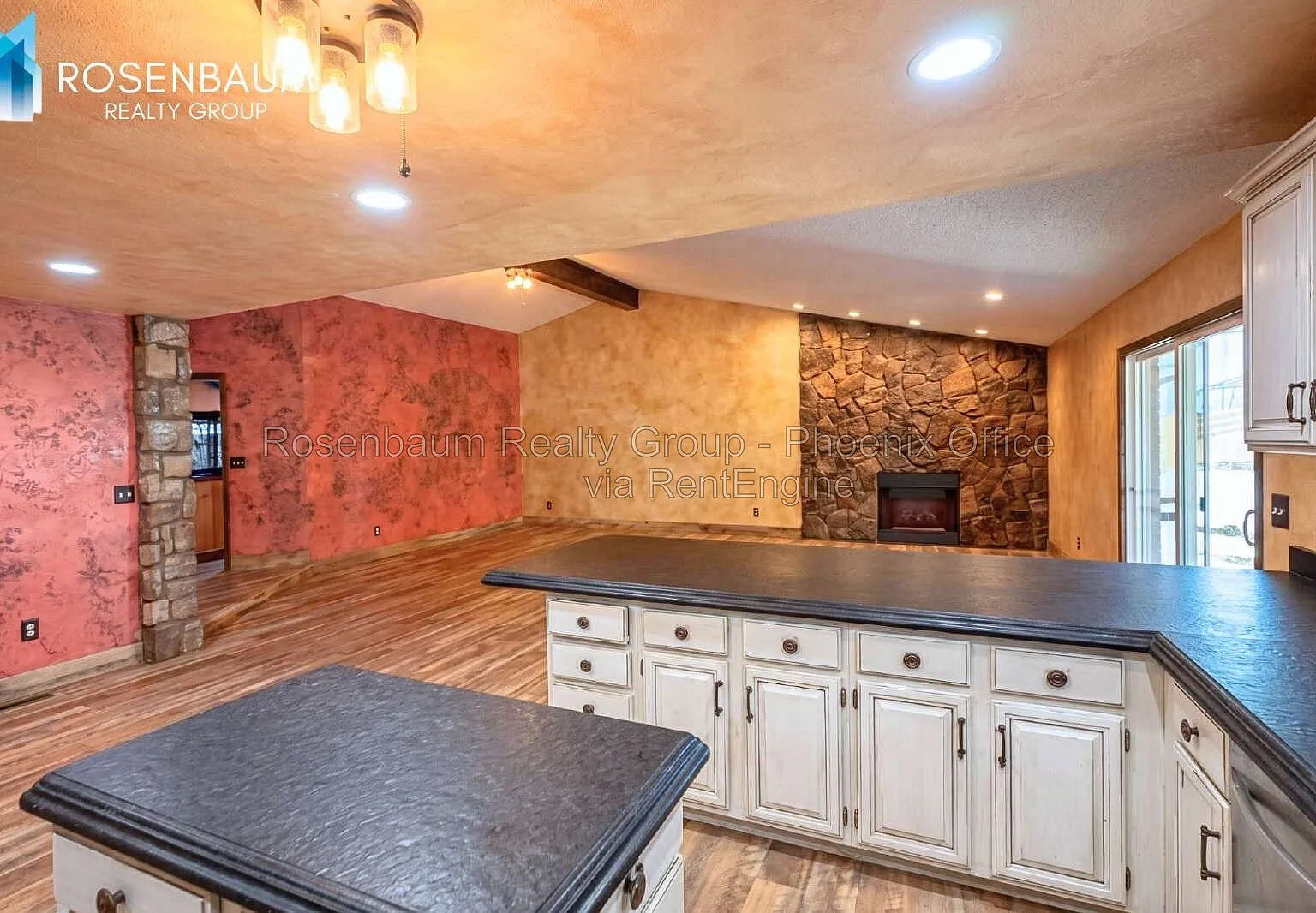 3 bed, 2.0 bath, 1512 sqft, $2,095 — Photo 4
