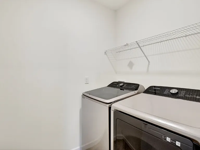 393 SW Tarra Ave — Photo 33
