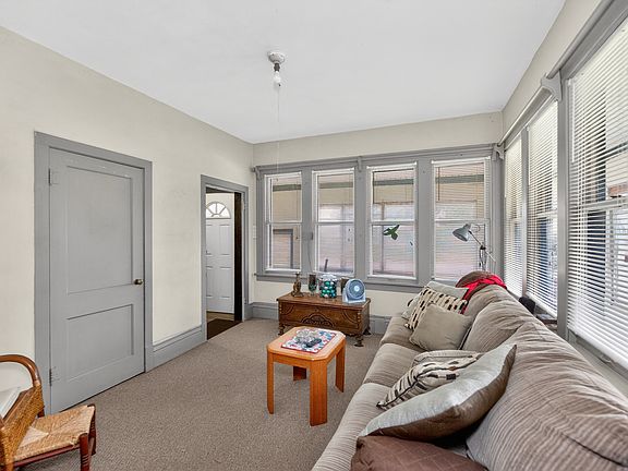 3rd image of 220 E Lincoln Ave