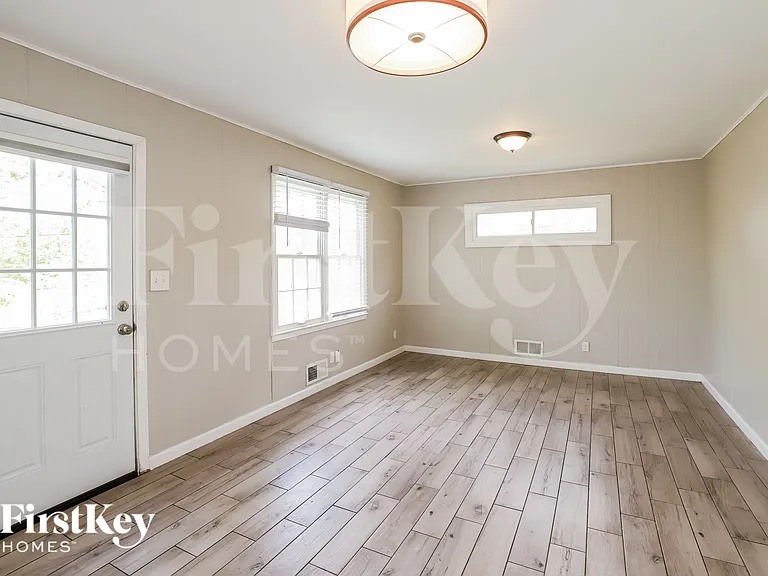 8712 Marty Ln — Photo 6