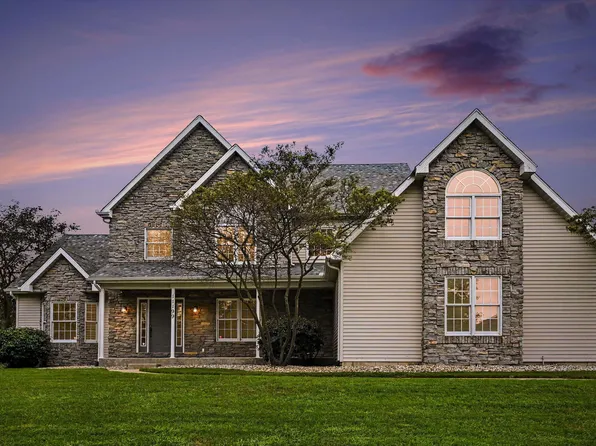 11199 Anderson Lake Dr, Granger, IN 46530