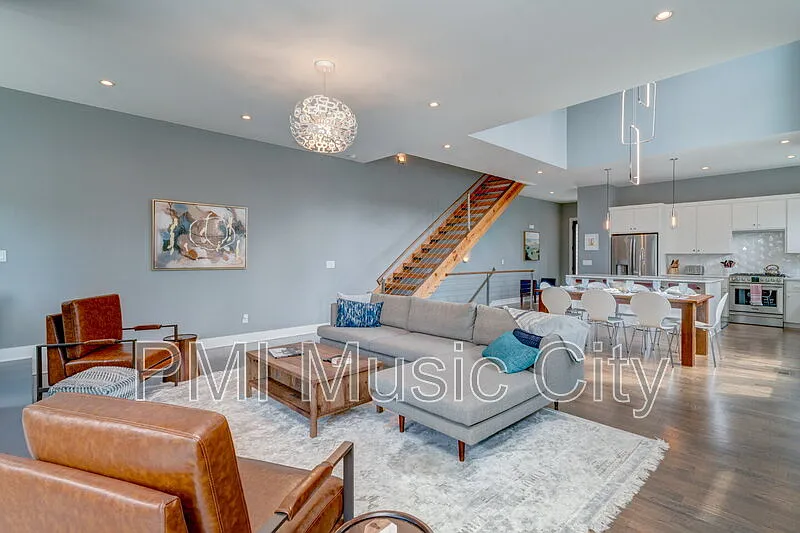 4 bed, 3.5 bath, 2438 sqft, $4,400 — Photo 4