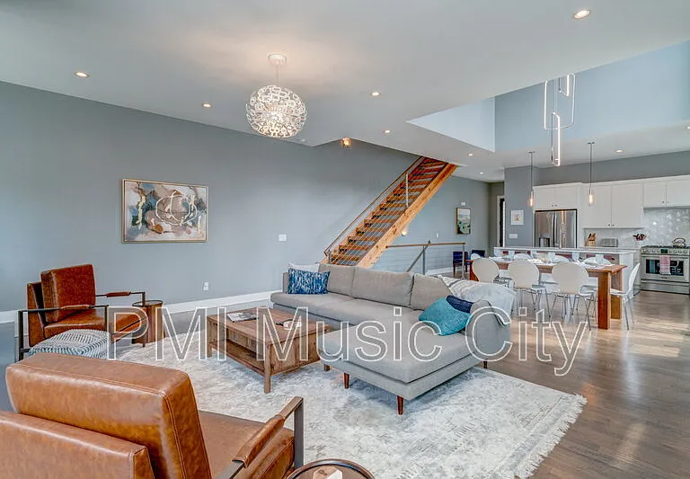 936 Southside Pl — Photo 4