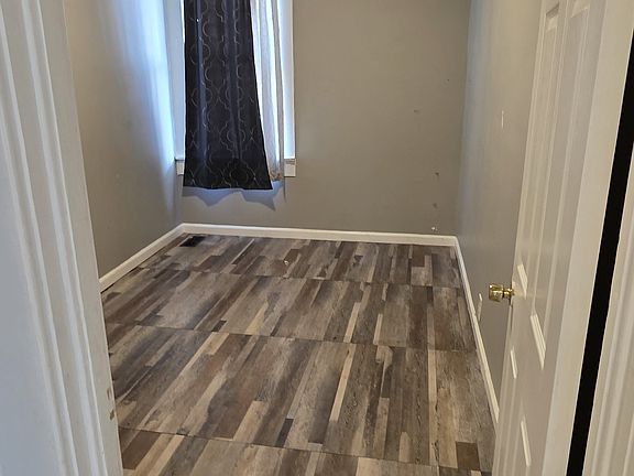 4th image of 1075 Ellicott Dr
