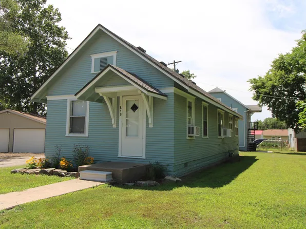 819 W Cave Springs Ave, El Dorado, KS 67042