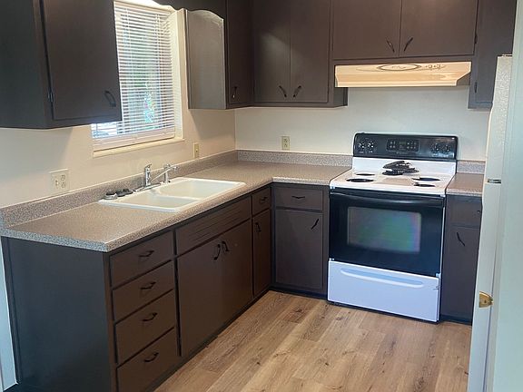 5th image of 908 N 11th St