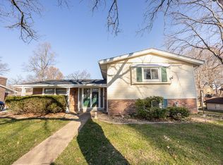 200 Derbyshire Dr, Swansea, IL 62226