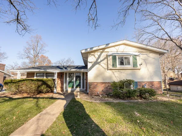 200 Derbyshire Dr, Swansea, IL 62226