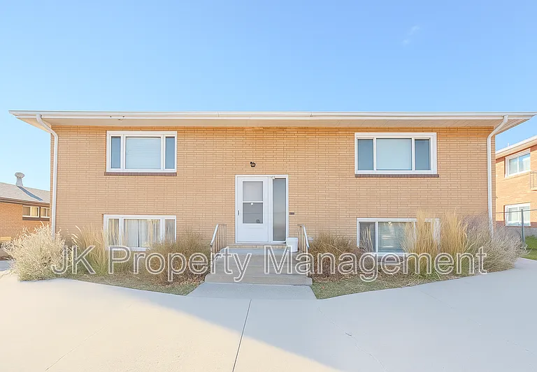 2100 4th St NE #3 — Photo 1