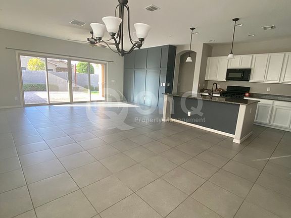 3rd image of 501 W Honey Locust Ave