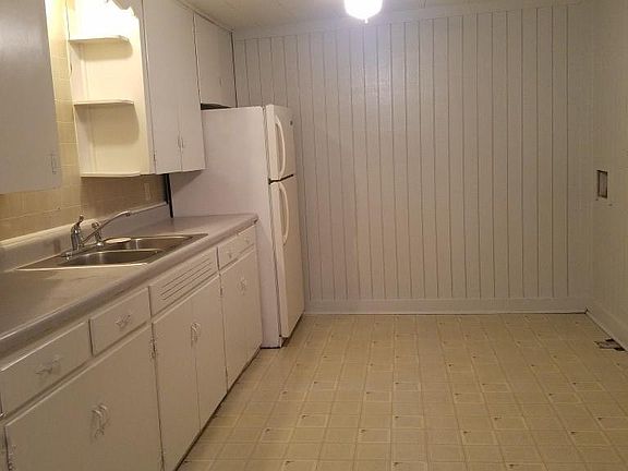3rd image of 406A W 49th St