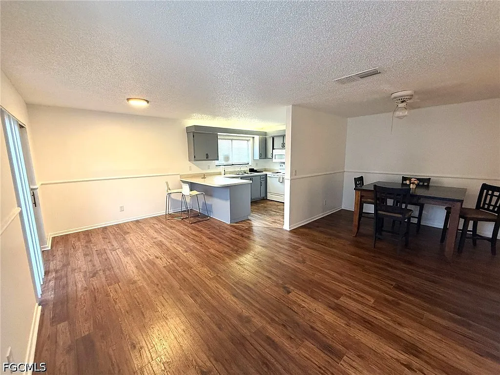 3 bed, 2.5 bath, 1648 sqft, $1,950 — Photo 4