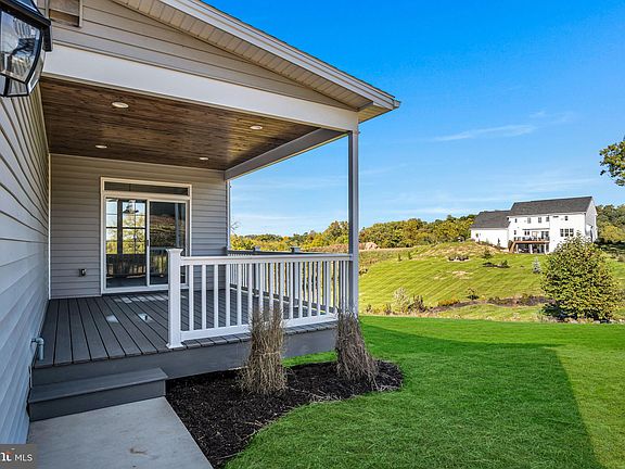 4th image of 402 Sawtooth Oak Dr