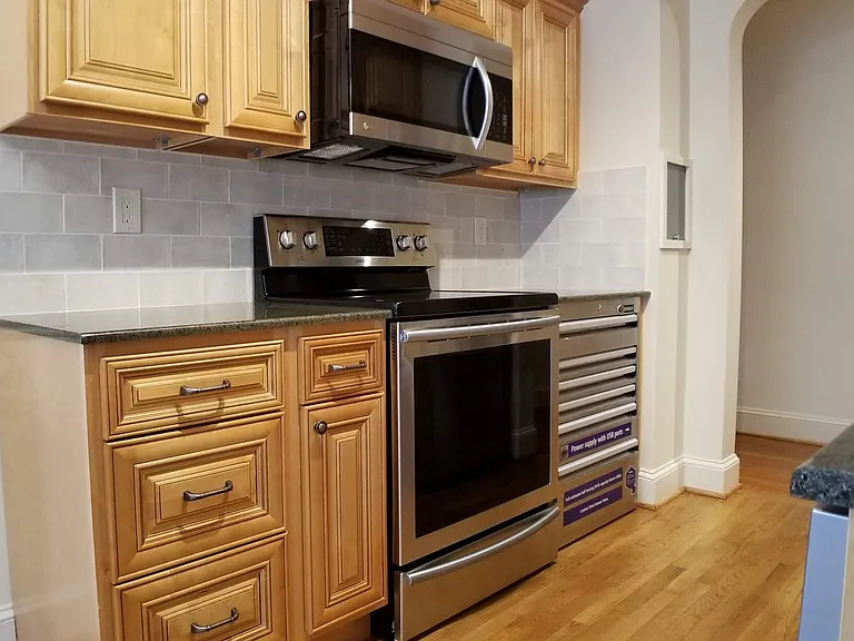 Mayflower Apartments — Photo 109