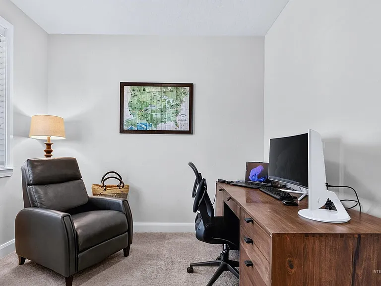 3829 E Huntly St — Photo 22