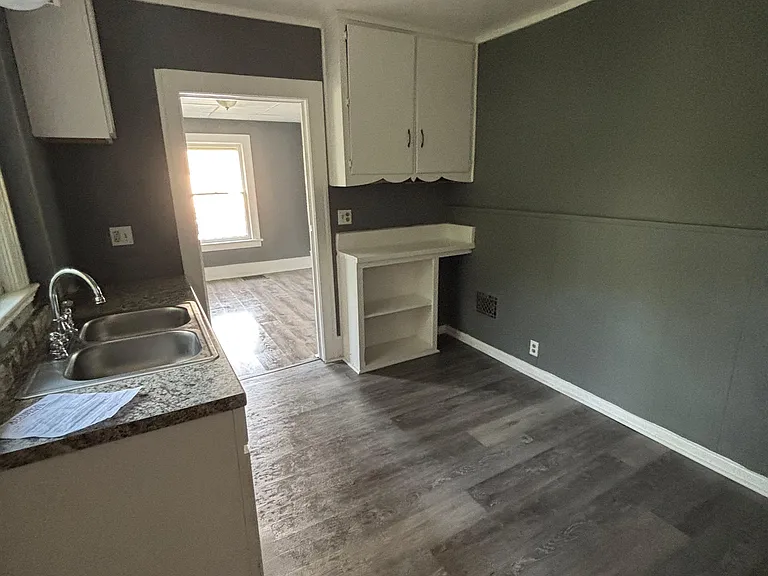 1402 Prouty Ave — Photo 14