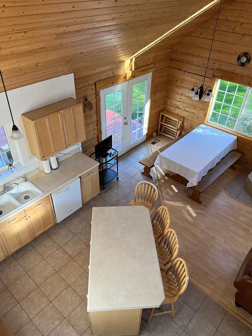 Short Term, Furnished Rental 10/1 to 4/30 — Photo 3