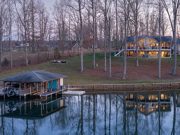 2nd image of 2045 Lake Forest Dr