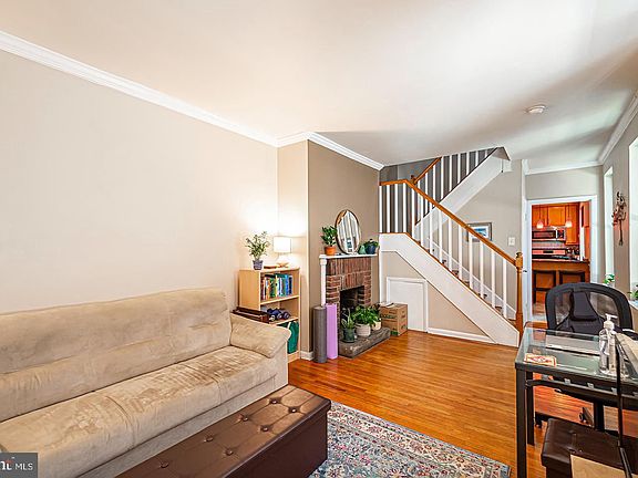 2nd image of 1336 Lombard St APT 2R
