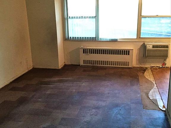 4th image of 2942 W 5th St APT 5B