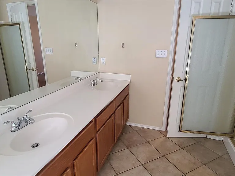 1210 Hidden Oaks Dr — Photo 14