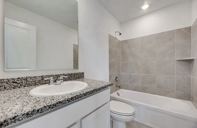 925 Grebe Dr — Photo 8