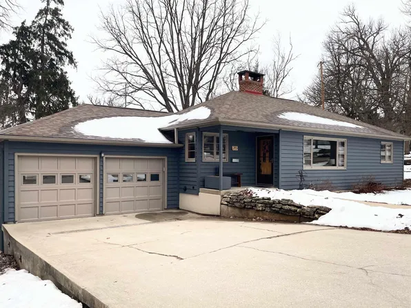 215 High St, Decorah, IA 52101