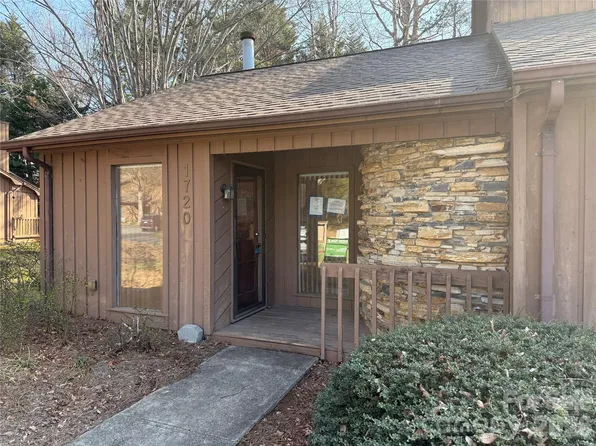 1720 12th St NE, Hickory, NC 28601