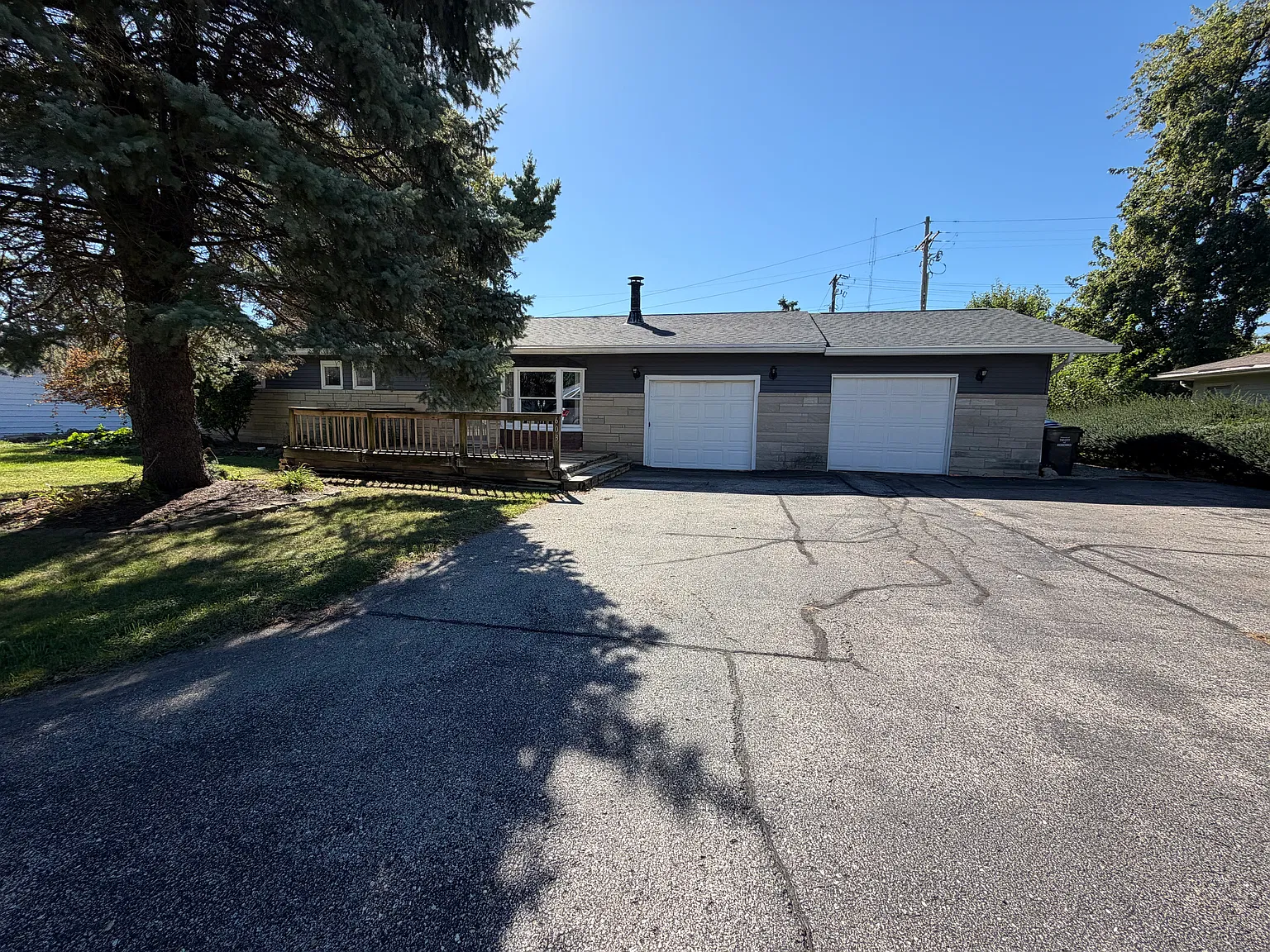 3 bed, 1040 sqft, $1,200 — Photo 1