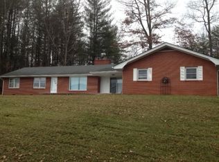 200 Circle Hill Dr, Mountain City, TN 37683