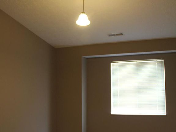 5th image of 361 Village Pointe Dr APT B
