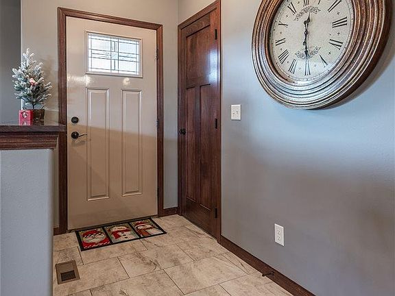 2nd image of 5304 S Breezeway Ave