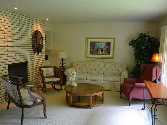 2nd image of 1825 E Cahill Dr