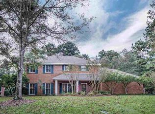 729 Country Place Dr, Pearl, MS 39208