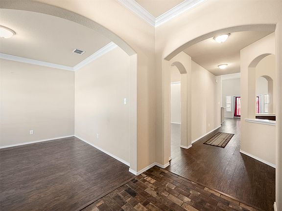 2nd image of 3021 Glenoaks Dr