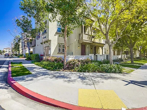 2 bed, 1378 sqft, $2,800 — Photo 3