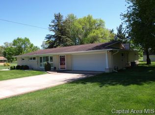 444 Oakwood Dr, Galesburg, IL 61401