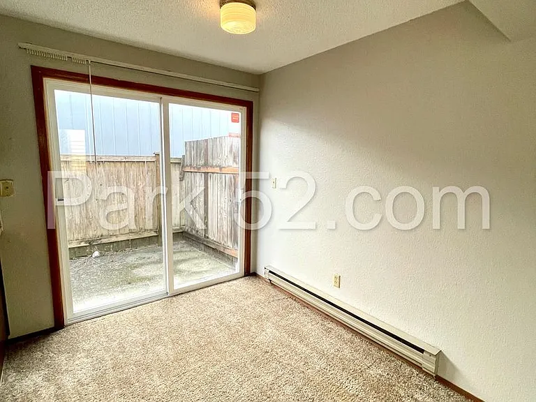 631 N Fife St #1 — Photo 5