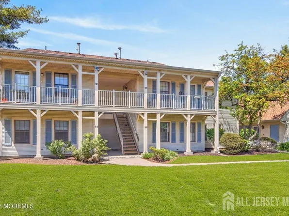 318 Wycoff Way W, East Brunswick, NJ 08816