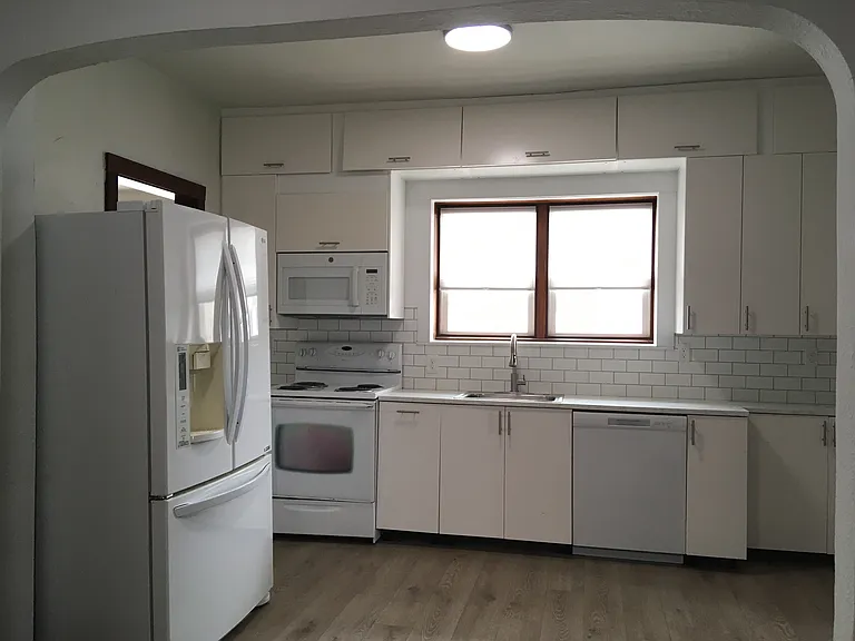 106 1st Ave NE — Photo 7