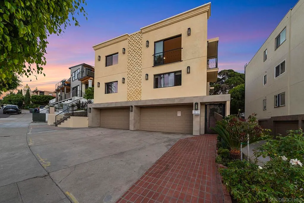 2 bed, 2.0 bath, 1190 sqft, $6,000 — Photo 3