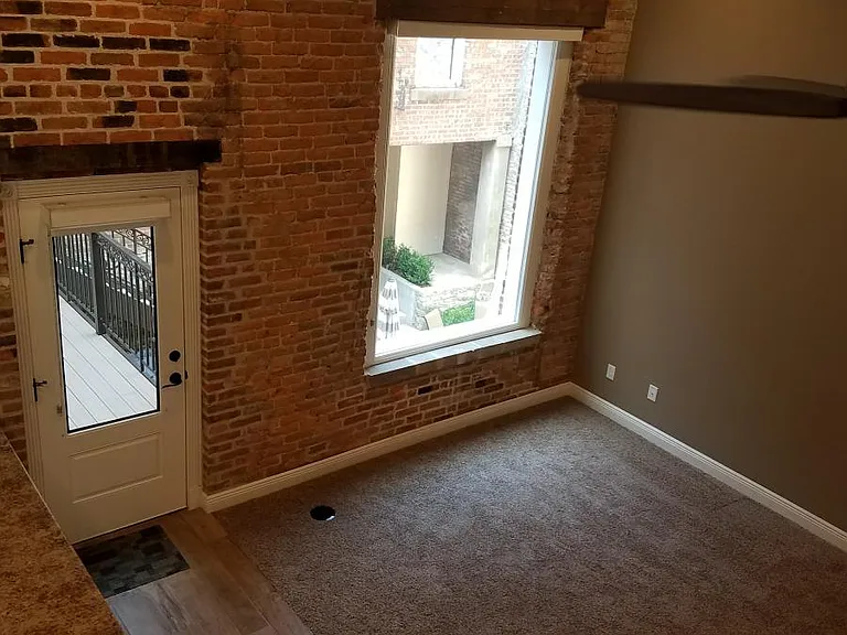 114 E University St #10 — Photo 15