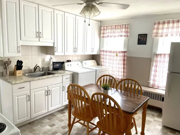 4 Apple Ave, Carbondale, PA