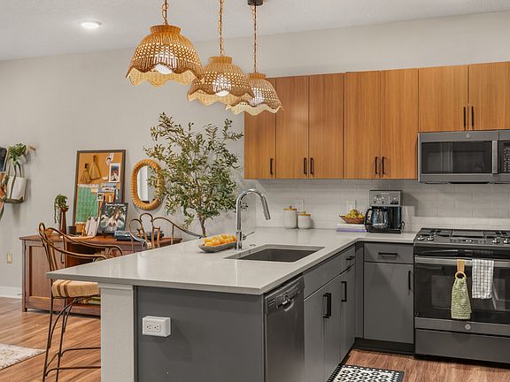 5th image of 450 SW 7th St #104