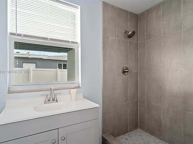 644 SW 7th Ct — Photo 23