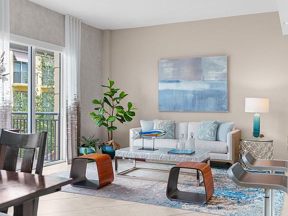 4th image of 2633 NE 14th Avenue #402
