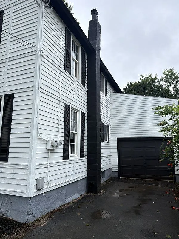 3 bed, 2.0 bath, 2085 sqft, $2,900 — Photo 2
