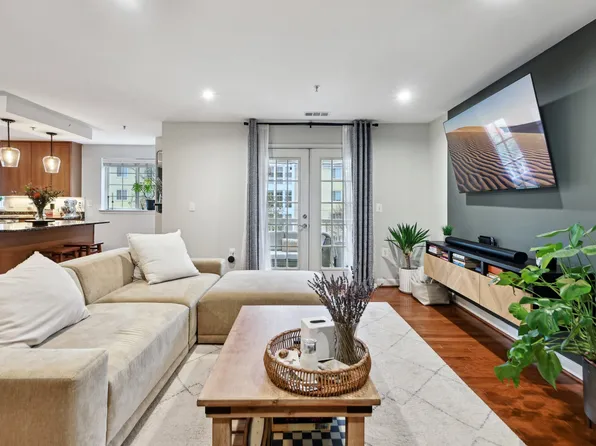 4091 S Four Mile Run Dr Unit 401, Arlington, VA 22204