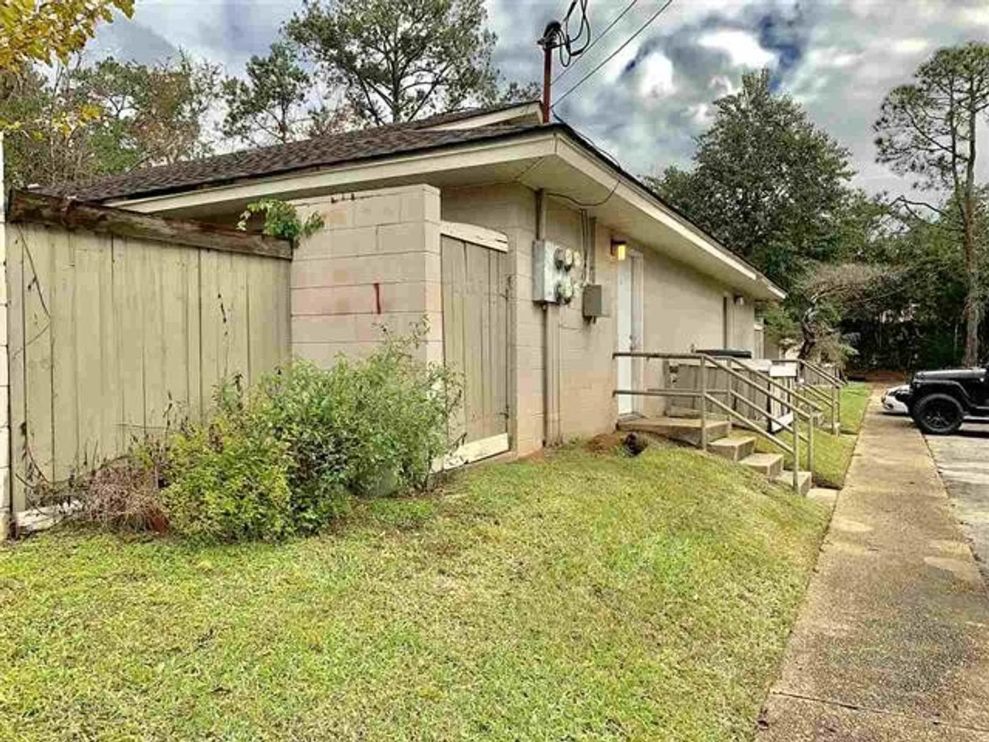 2/1 Condo In The Villages Available Now! 1/2 Off 1st Month's Rent — Photo 3