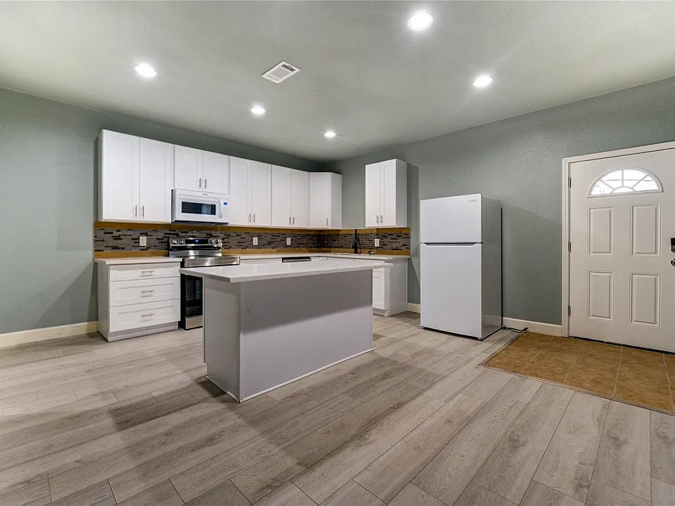 4323 Continental Dr